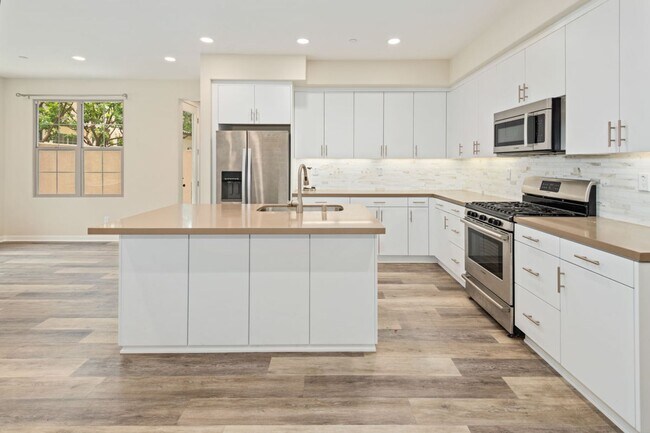 Foto del edificio - 4 Bedroom - 3 Bath Irvine Home for lease