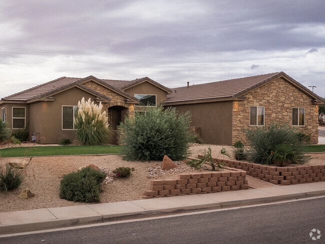 Front of home - 2819 S Grass Valley Dr