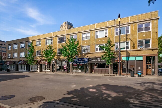 Building Photo - 2461 N Clark St