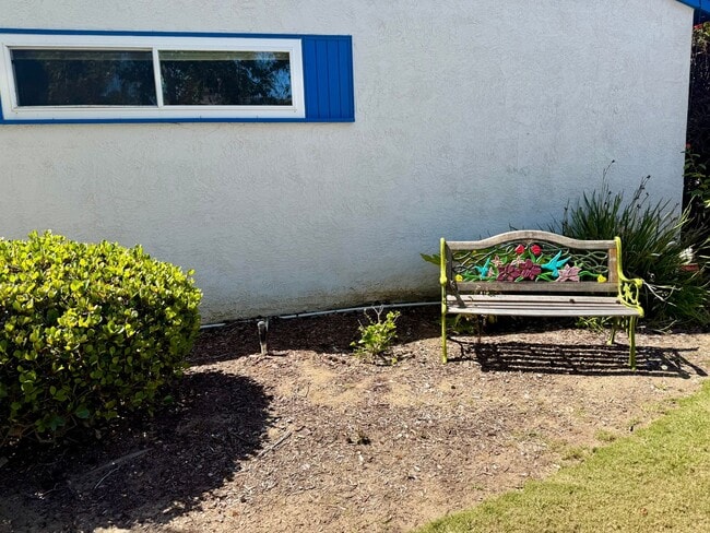 Foto del edificio - 4 Bed 2 Bath Home with Large Yard in Pacif...