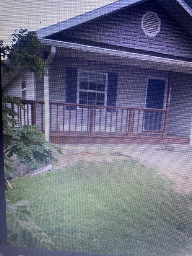 Building Photo - 1142 W Rochier St