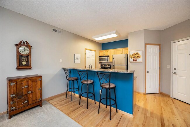 Foto del edificio - 2 Bedroom, 2 Bath Condiminium on Iowa City West Side!!