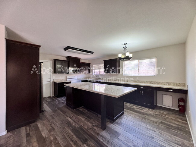 Building Photo - 9138 W Ross Ave