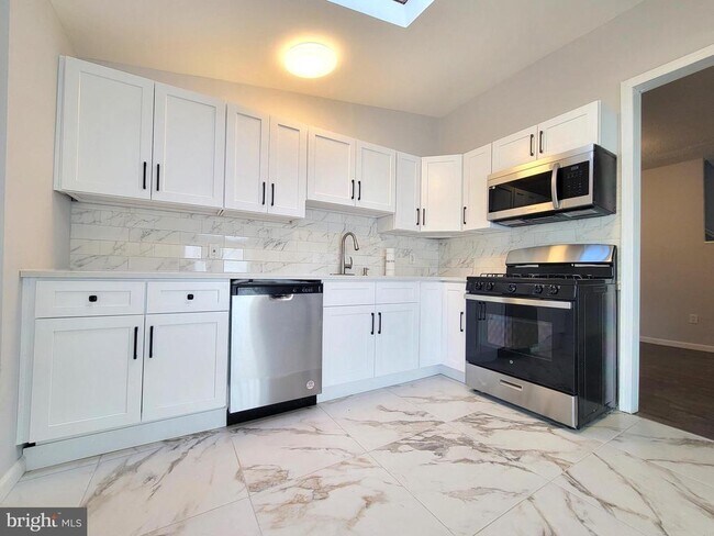 Foto del edificio - 605 W 3rd St