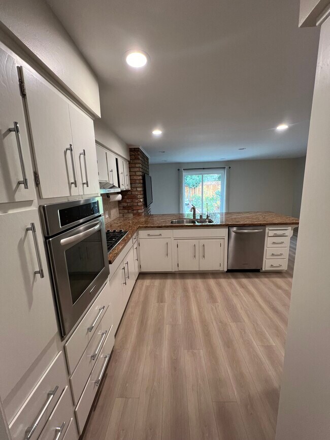 Foto del edificio - 5540 Harwood Rd