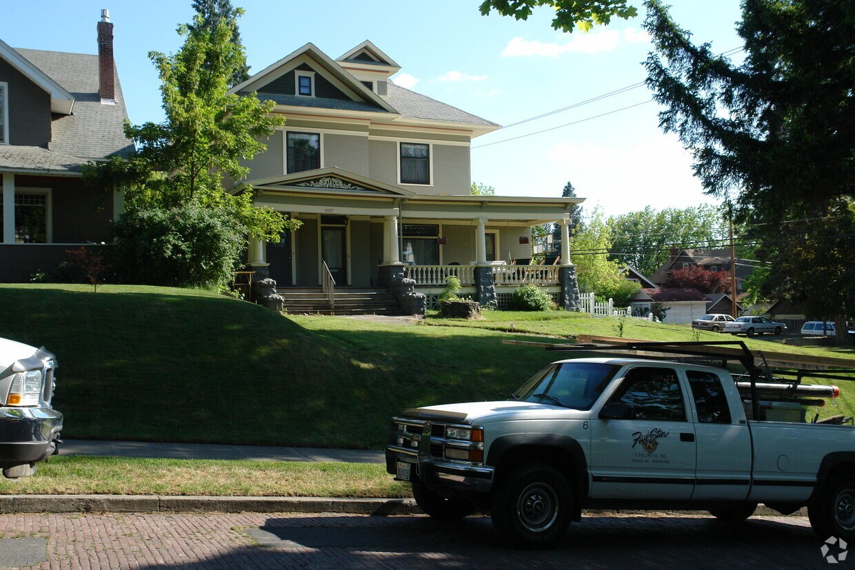 Building Photo - 1127 W 8th Ave