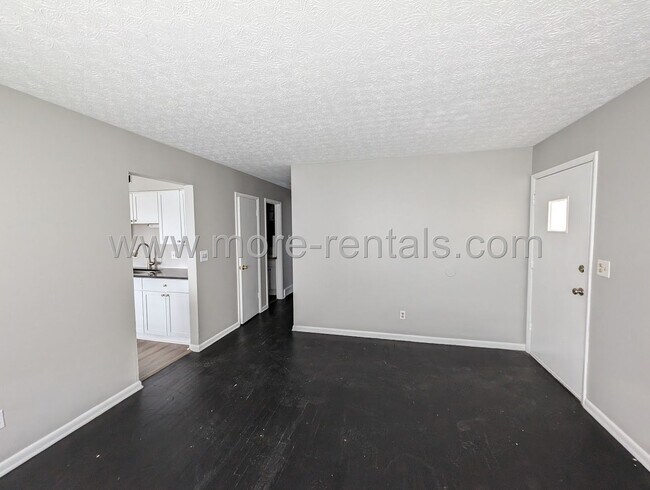 Building Photo - 1631-1633-1633 Carstare Dr