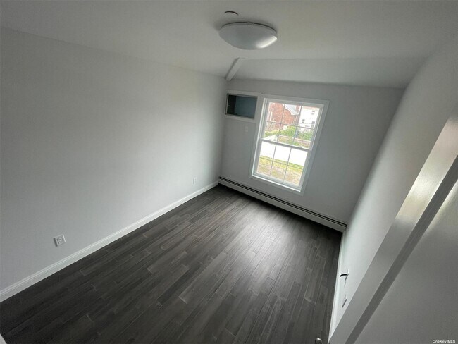 Building Photo - 92- 8 Rockaway Fwy