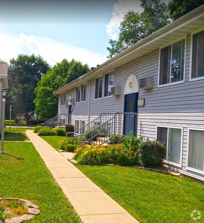 Building Photo - Blackhawk Apartments