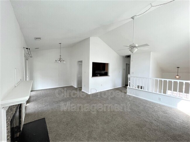 Foto del edificio - 7598 Lakeside Village Dr