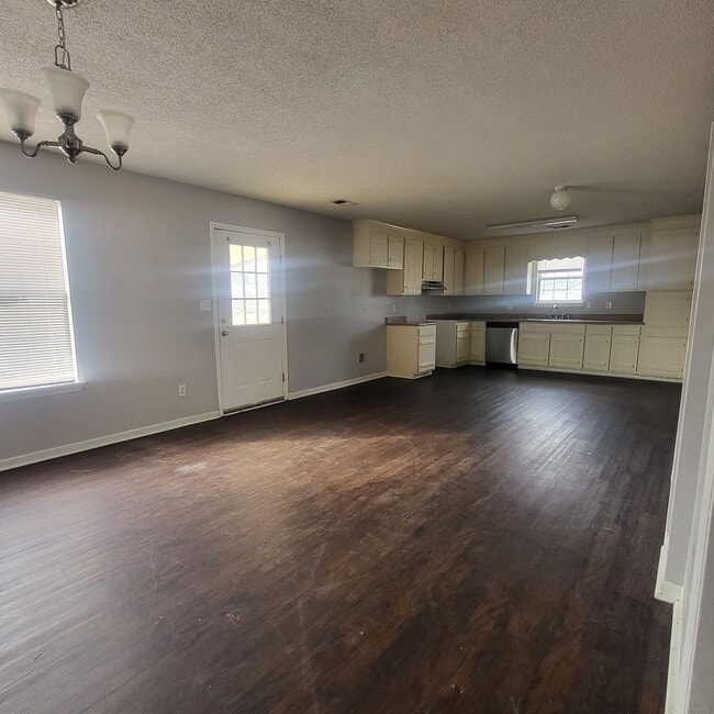 Building Photo - 639 Ed Beckham Rd