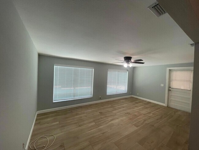 Building Photo - 11737 Inverness Cir