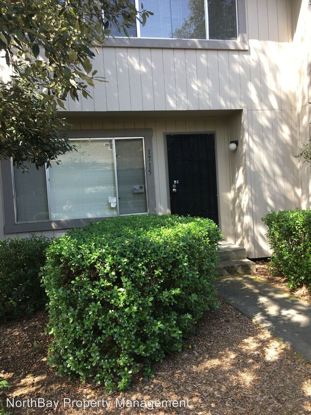 Primary Photo - 1715 Oldfield Way