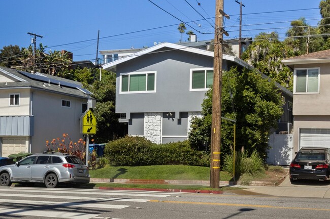 Building Photo - 8210 Pershing Dr