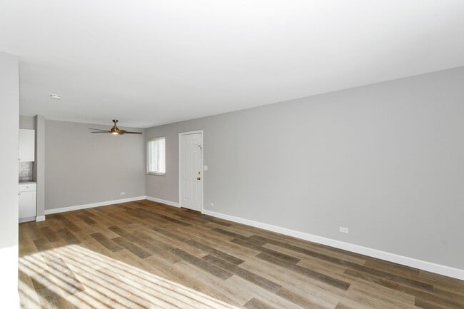 Building Photo - 542 Del Lago Dr