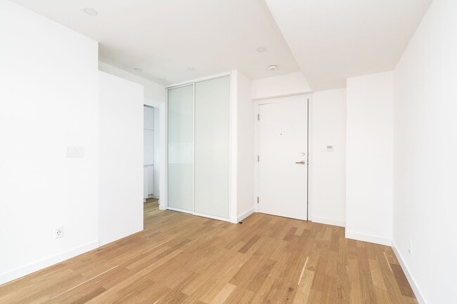 Building Photo - 160 Huron St