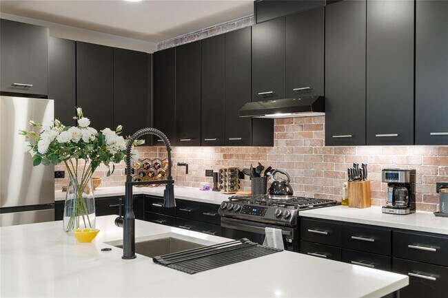 Foto del edificio - 4510 Terry-O Ln