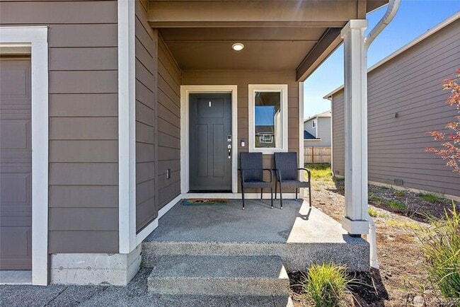 Building Photo - AVAILABLE NOW JULY FREE Yelm home builit i...