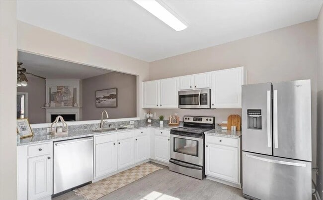Building Photo - 610 Canyon Lake Cir
