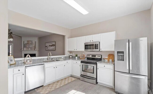 Foto del edificio - 610 Canyon Lake Cir