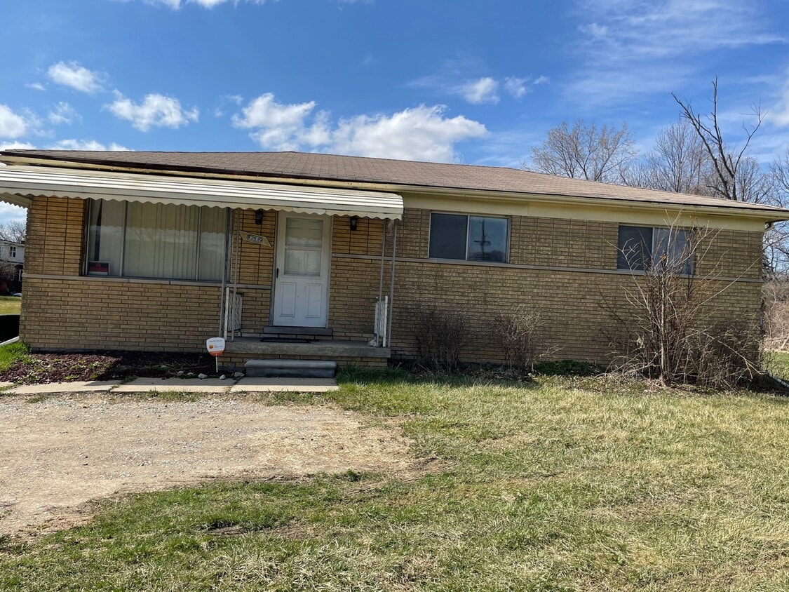 Primary Photo - 33939 Mound Rd