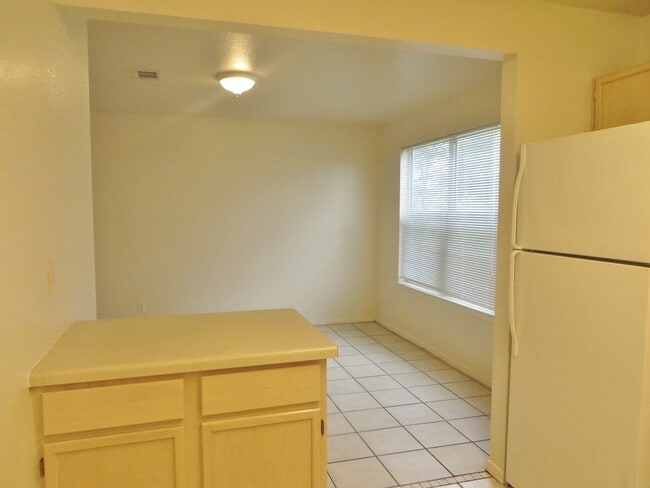 Building Photo - 2 Bedroom 2 Bathroom Unit In Georgetown