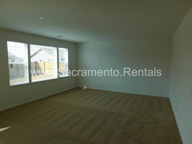 Foto del edificio - Beautiful Newer 4bd/3ba Elk Grove Home wit...