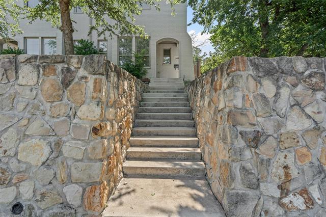 Building Photo - 2611 McCart Ave