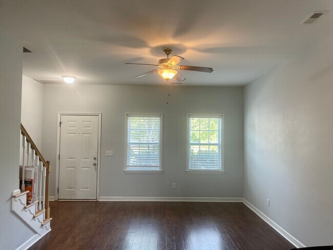 Foto del edificio - Great Townhome! Minutes to Hwy 172 Back Gate