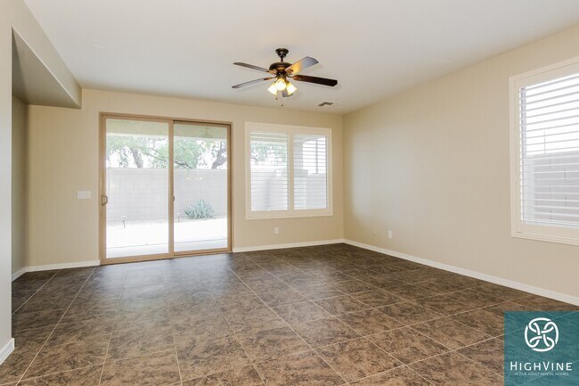 Building Photo - 718 W Twin Peaks Pkwy