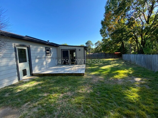 Building Photo - 2831 Strawberry Dr