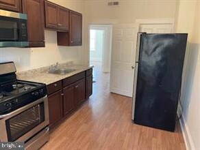 Building Photo - 406 E Cold Spring Ln