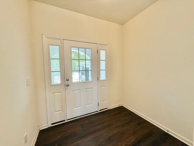 Building Photo - Excellent 3BD, 2.5BA Clayton Townhome Near...