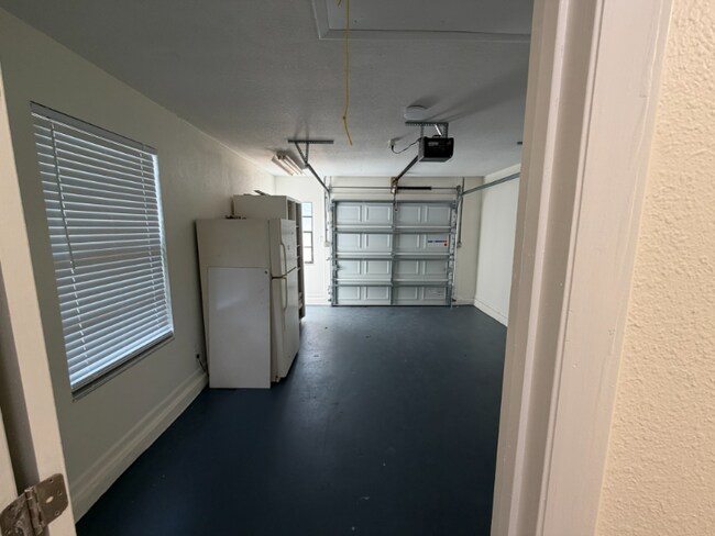 Building Photo - 1042 Willowood Ln