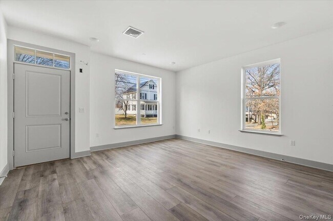 Foto del edificio - 75 Forester Ave