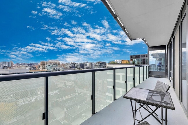 Building Photo - 480 Front St W