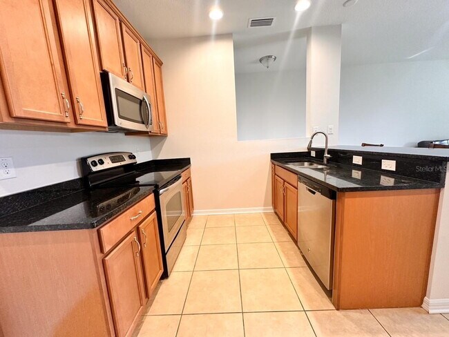 Foto del edificio - Gorgeous townhome! Community pool! fitness center!