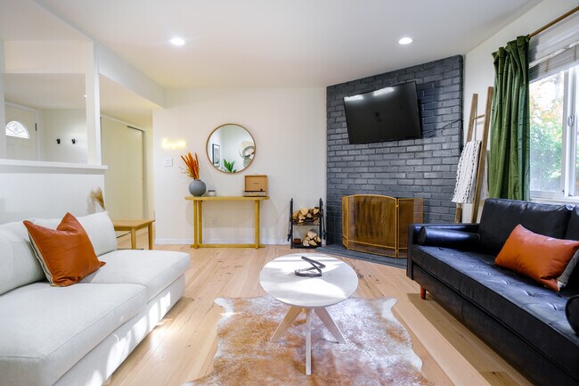 Building Photo - 9132 Feather River Way