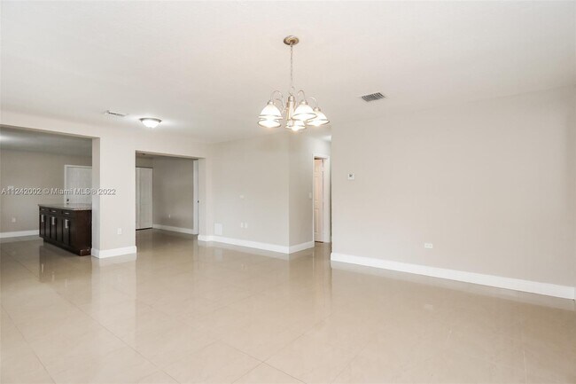 Building Photo - 2041 Acapulco Dr