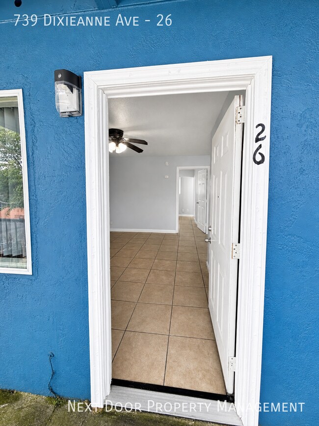 Foto del edificio - 739 Dixieanne Ave