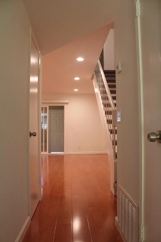 Building Photo - 936 Bellhurst Ave