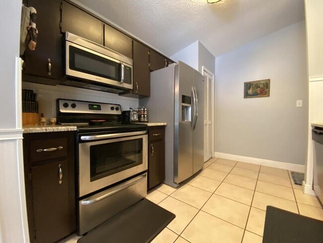 Building Photo - 488 Wild Fox Dr