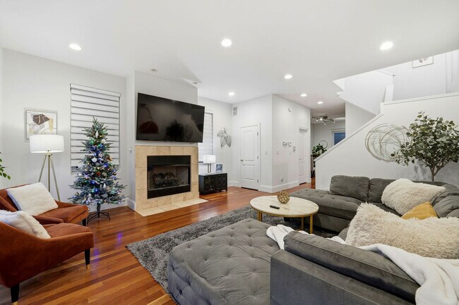 Foto del edificio - 1621 W Beach Ave