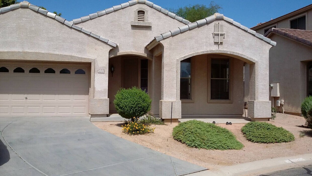 Foto principal - BEAUTIFUL CORNER LOT HOME WITH LARGE ROOMS