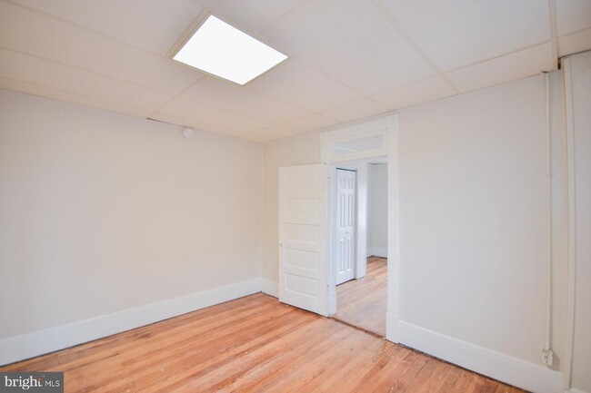 Building Photo - 117 E Martin St