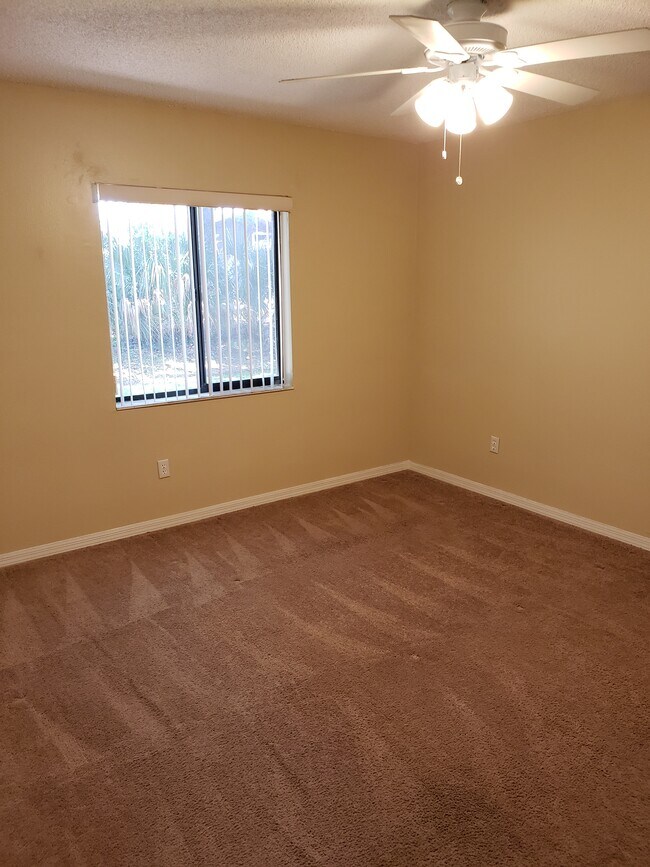 Foto del edificio - 2330 Fox Hollow Dr