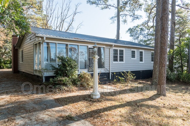 Building Photo - 1327 Johnston Dr