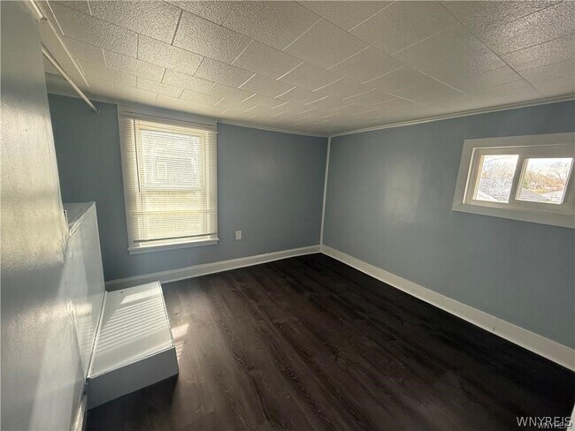 Foto del edificio - 300 Springville Ave