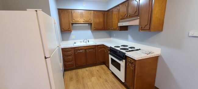 Kitchen - Beverly Manor Apartments