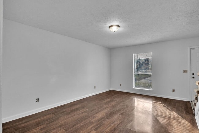 Building Photo - 1110 N Montgomery St